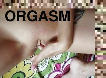 payudara-besar, clitoris-bagian-atas-vagina-paling-sensitif, orgasme, vagina-pussy, celana-dalam-wanita, normal, putih, bh