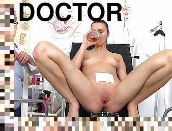 Kinky Doctor Checks Her Slit