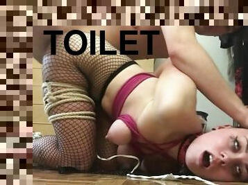 posisi-seks-doggy-style, ekstrem, deepthroat-penis-masuk-ke-tenggorokan, bdsm-seks-kasar-dan-agresif, sudut-pandang, terikat, sperma, toilet, bondage-seks-dengan-mengikat-tubuh, kasar