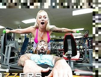 BRAZZERS - Gym Babe Influencer Elana Notices Joey Ogling While She Works Out So She Sits On His Cock