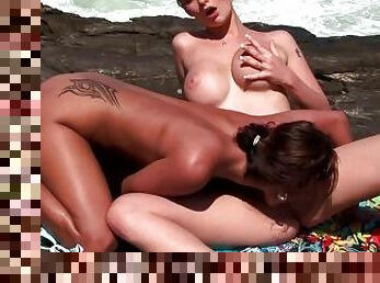 Hot Young Tourist Having Lesbian Sex Outdoor