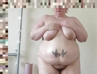 Hot Polish plum BBW fresh out of a shower. Rubs the lotion on it's skin.