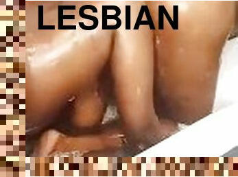 lesbian bathtime!!!!!!!!