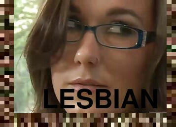 Hot lesbians do it