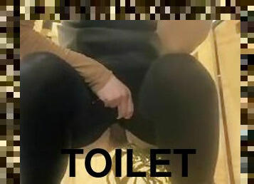 TEEN IS SLUT WATERS A PLANT WITH HER PISS IN CAFETERIA TOILET ????