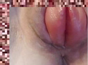 Massive pussy lips after pumping