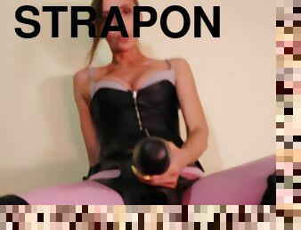 store-pupper, russisk, strapon, leke, bdsm, latex, alene, elskerinne, femdom