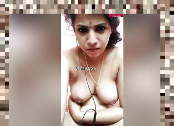 Sexy Mallu Bhabhi Shows Her Boobs Part 1