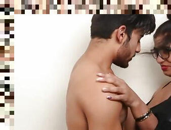 Today Exclusive- Desi Guy Romance With Sex Doctor
