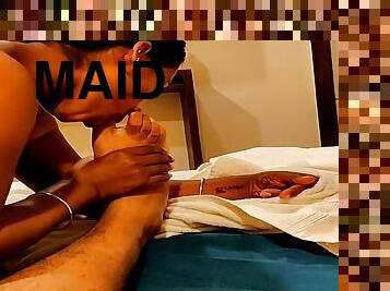Desi Maid Sucks Toes, Gives Blowjob And Swallows Cum