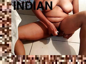 Indian Girl Pussy Fucking Herself In Vegetable
