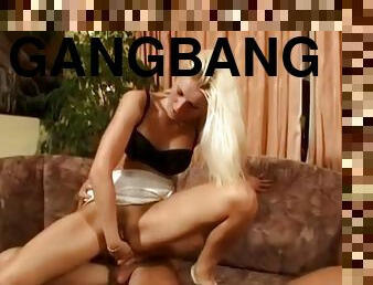 Sandra Russo and Marie-Annes four-tailed gangbang