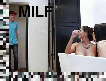 Teen and MILF sharing Jordi El Nino Polla in hot bath