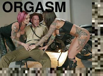 gigantisk, orgasm, fitta-pussy, brudar, avsugning, trekant, ritt, biker, bisexuell, hårt