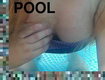 I masturbate a guys cock in the pool underwater to the end