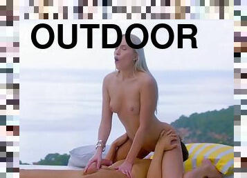Long legged model hot outdoor sex video