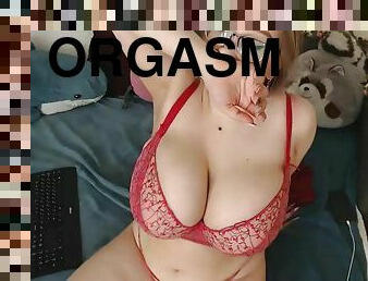 Hot curvy webcam girl gets orgasms