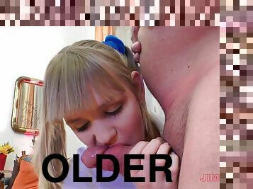 gammel, cumshot, tenåring, dad-girl, blond, undertøy, eldre-older, far, gammel-og-ung, små-pupper