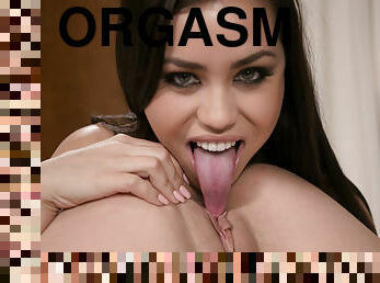 Alina Lopez shows her incredible tongue licking skills!