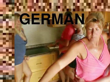 striekanie-semena, hardcore, nemecké, skupinový-sex, blondýna, mrdanie, matka