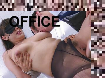 Ryoko Murakami in hot office threesome