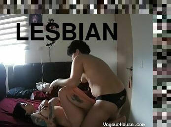 Teen lesbian makes her orgasm