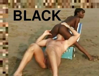 Black girl on holiday enjoys beach sex part 1
