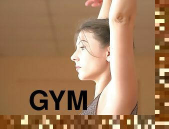 Super flexible Tonya doing gymnast poses on cam