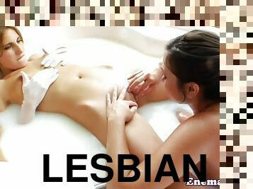 Squirting babes having lesbiansex in the bath