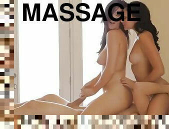 Erotic massage leads to cum-swapping threesome