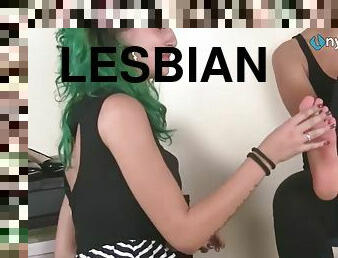 lesbian-lesbian, pijat, kaki, pakaian-dalam-wanita, italia, fetish-benda-yang-dapat-meningkatkan-gairah-sex, berambut-cokelat