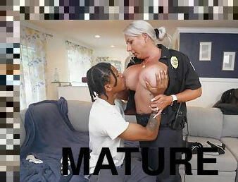 Mature female cop gets laid with young black thug and reaches the orgasm first