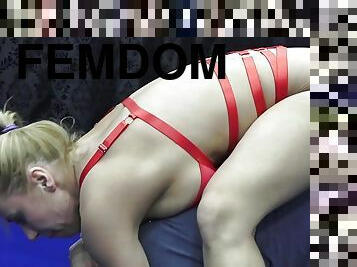 tettone, europee-european, bionde, europee, wrestling, bikini, umiliazione, scopate-sulla-faccia, dominazione, dominazione-femminile