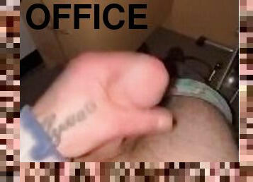 Masturbaitung in coworkers office until I cum