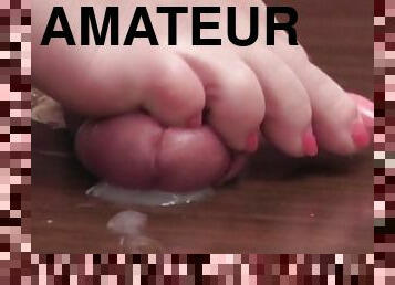 amateur, ejaculation-sur-le-corps, ados, massage, couple, pieds, ejaculation, fétiche, branlette-avec-les-pieds, bite