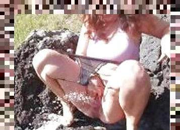 Cute Mommy Found a Place to Pee for Her Hairy Pussy. Naughty pee/piss Outdoors.