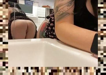 tattooed camgirl pees and pisses, she’s pissing and peeing.