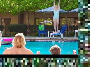 Nude Alexandra Daddario in The Layover video