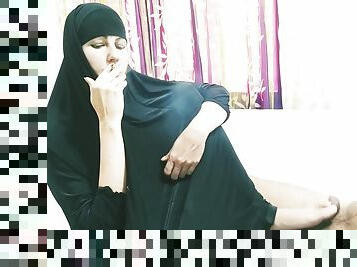 Hot Muslim Wife In Hijab Smoking And Playing With Cock Using Foot