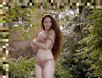 Amazing Natural Redhead Joy Draiki Posed Naked And Show