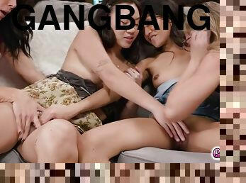 payudara-besar, di-tempat-terbuka, lesbian-lesbian, jenis-pornografi-milf, gangbang-hubungan-seks-satu-orang-dengan-beberapa-lawan-jenis, seks-grup, permainan-jari, berambut-pirang, berambut-cokelat, tato