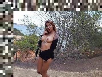 tetas-grandes, público, amateur, adolescente, latino, desnudándose, rubia, tetas, a-solas, bosque