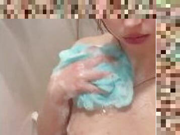 bouncing shower titties