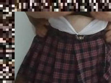 Me follo a mi hermanastra latina con su uniforme de colegiala