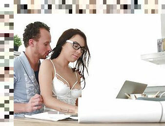 Dude's big dick makes nerdy babe skip study this time