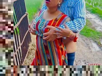 Desi outdoor village sex with boyfriend while pissing