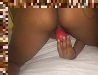 Brazilian Squirting with Rose