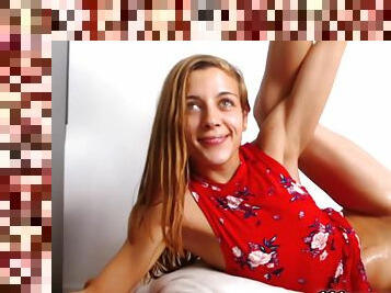 Amateur Slim Teen Camgirl Squirting On Webcam