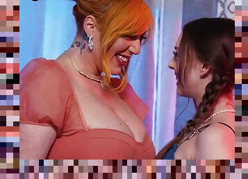 Lez milf bitch seduced by massaging lesbian b4 licking her