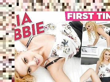 New Mylfs - Alluring Amateur Milf Julia Robbie Leaves Her Stripper Job For Career In Porn